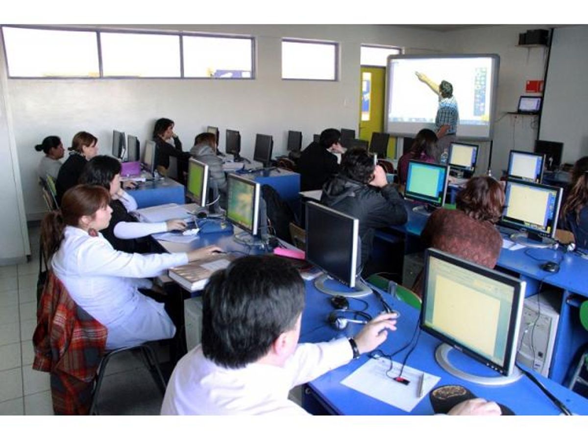 DOCENTES SE CAPACITAN EN EL USO DE NUEVAS TECNOLOGÍAS PARA MEJORAR LA ...