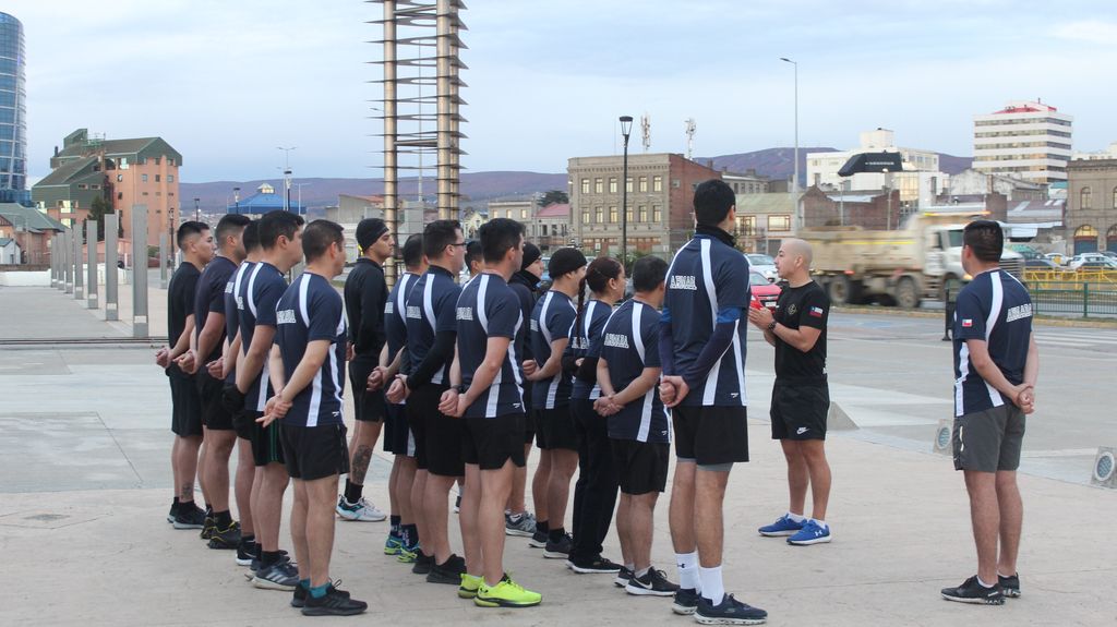El entrenamiento físico policial es parte de la preparacion de los alumnos participantes El entrenamiento físico policial es parte de la preparacion de los alumnos participantes