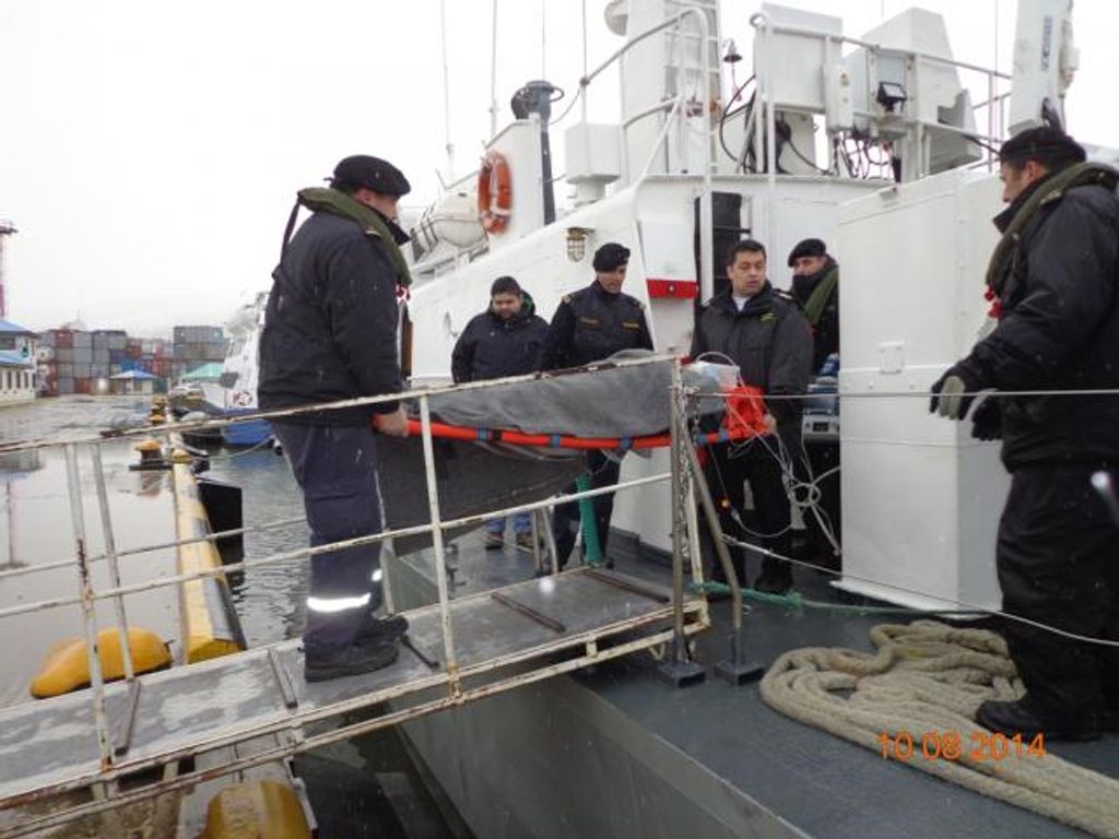LANCHA DE LA IIIª ZONA NAVAL EVACUÓ HACIA USHUAIA A CIUDADANO ARGENTINO