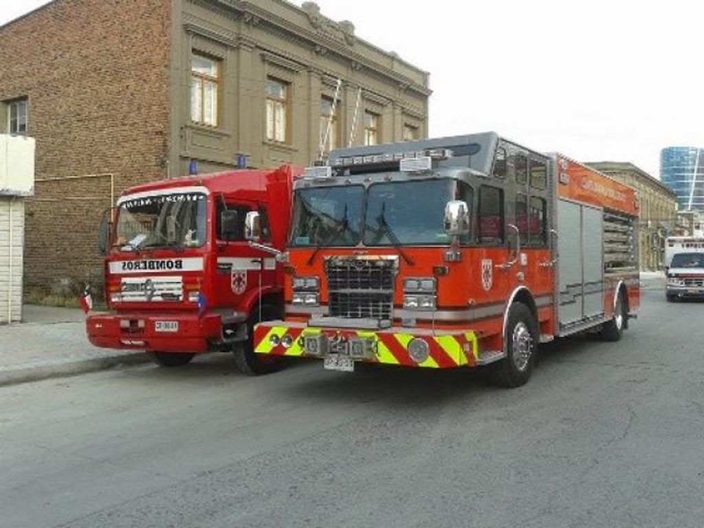 CUARTA COMPAÑÍA DE BOMBEROS ORGULLOSA CON SU NUEVA UNIDAD PORTAESCALA. CUARTA COMPAÑÍA DE BOMBEROS ORGULLOSA CON SU NUEVA UNIDAD PORTAESCALA.