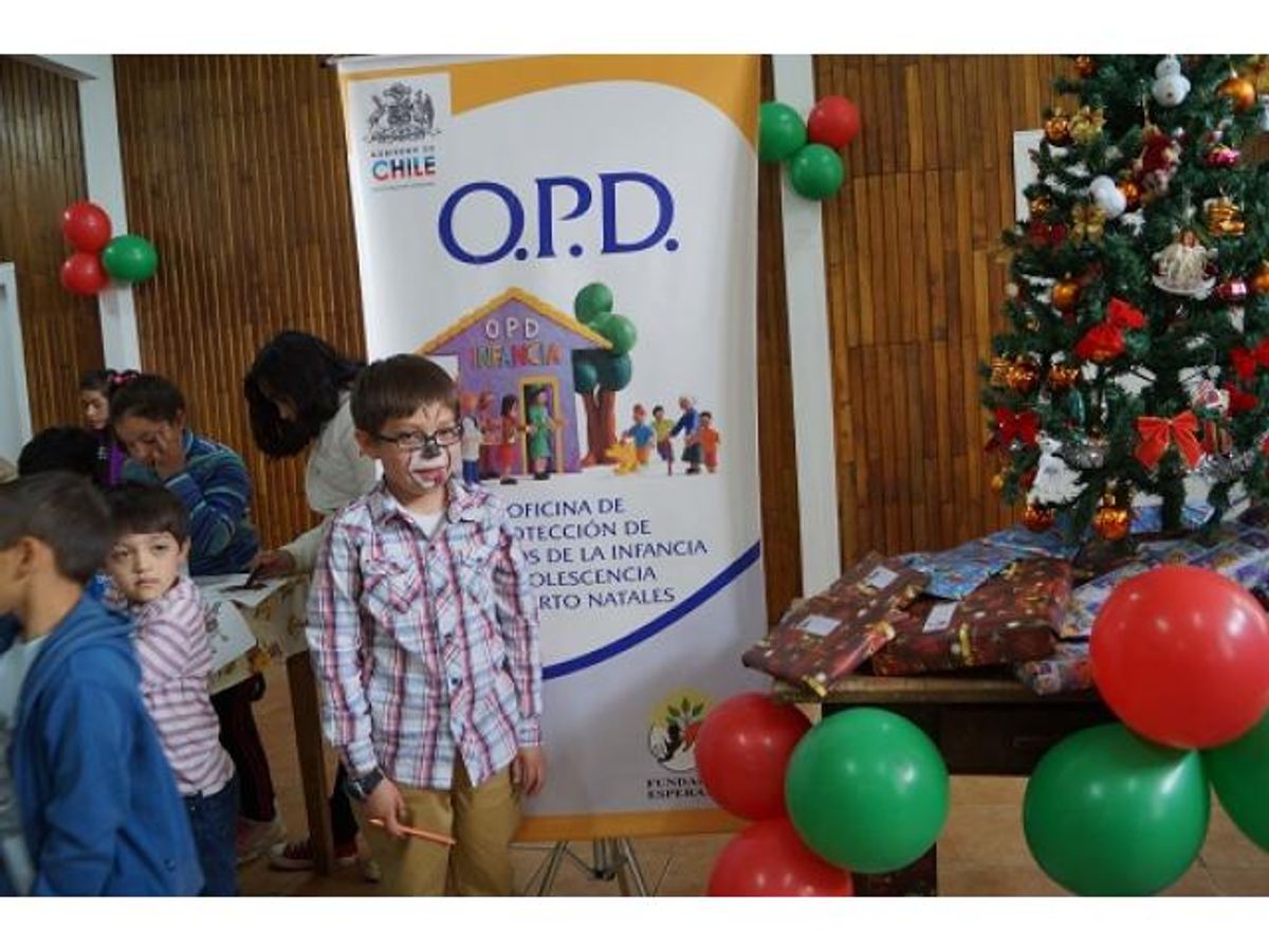 FIESTA DE NAVIDAD PARA LOS NIÑOS USUARIOS JUNTO A SUS FAMILIAS