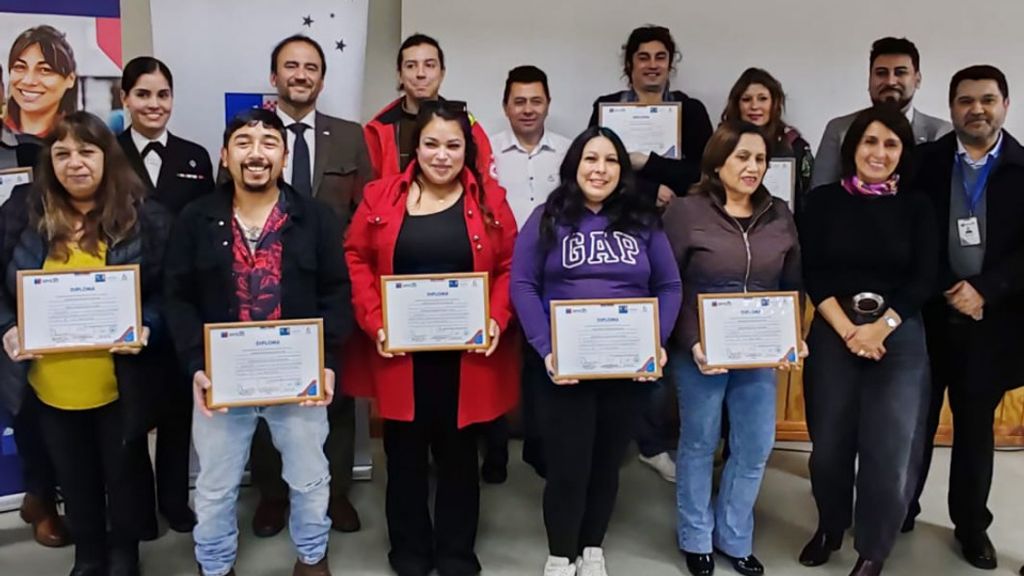 ceremonia_entrega_de_diplomas_curso_actualizacion_faenas_portuarias ceremonia_entrega_de_diplomas_curso_actualizacion_faenas_portuarias