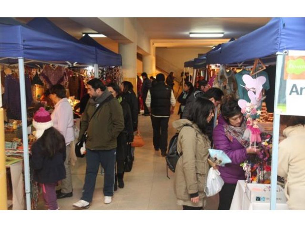 PATAGONIA HECHA A MANO ORGANIZA
FERIA ARTESANAL PARA FIESTAS PATRIAS PATAGONIA HECHA A MANO ORGANIZA
FERIA ARTESANAL PARA FIESTAS PATRIAS
