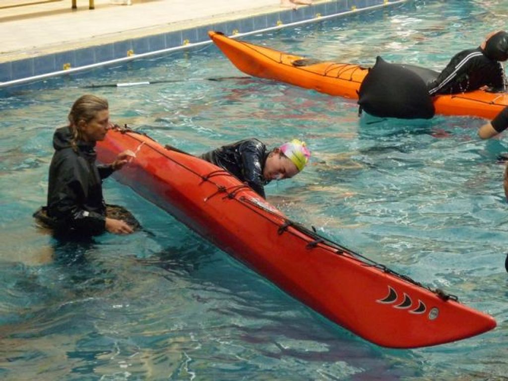 CON INTENSA CLÍNICA EN PISCINA CONCLUYÓ ENCUENTRO INTERNACIONAL DE KAYAK
