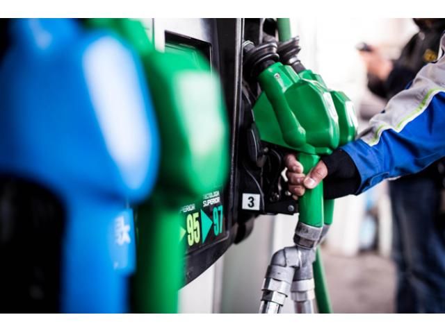 BENCINAS ACUMULAN BAJA DE 65 PESOS EN UN MES