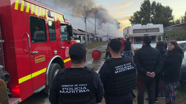 Patrulla de Policiía Marítima en incendio en el borde costero Patrulla de Policiía Marítima en incendio en el borde costero