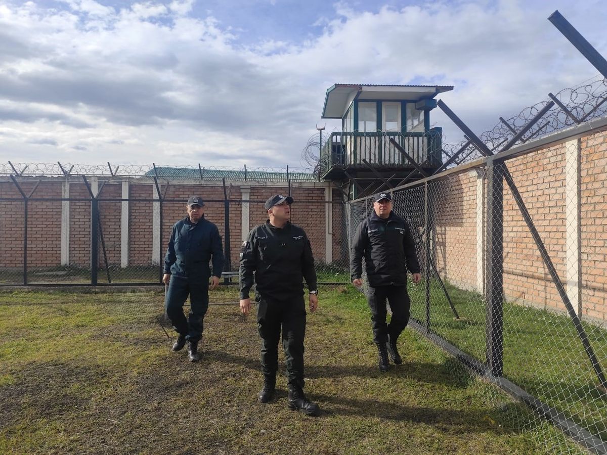 GENDARMERÍA REFUERZA SEGURIDAD EN CDP DE PORVENIR CON NUEVO CERCO PERIMETRAL Y MEJORAS EN INFRAESTRUCTURA