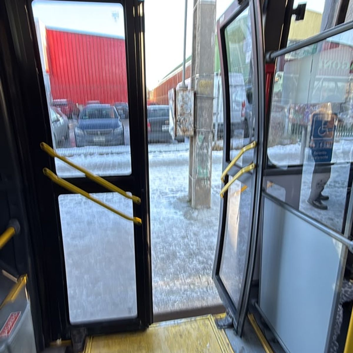 PROBLEMAS CON EL CIERRE DE LAS PUERTAS 2 PROBLEMAS CON EL CIERRE DE LAS PUERTAS 2