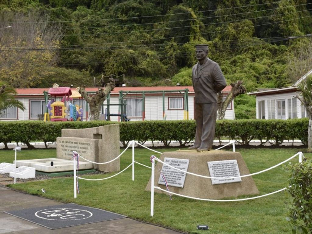 Estatua al marinero fuentealba