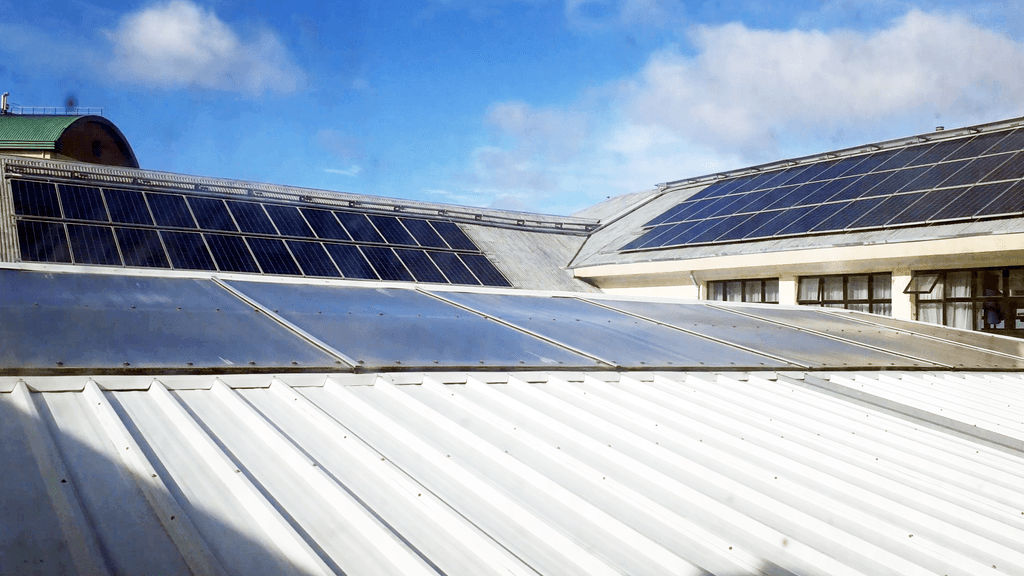 3_ Techo solar público_Imagen de archivo y referencial 3_ Techo solar público_Imagen de archivo y referencial