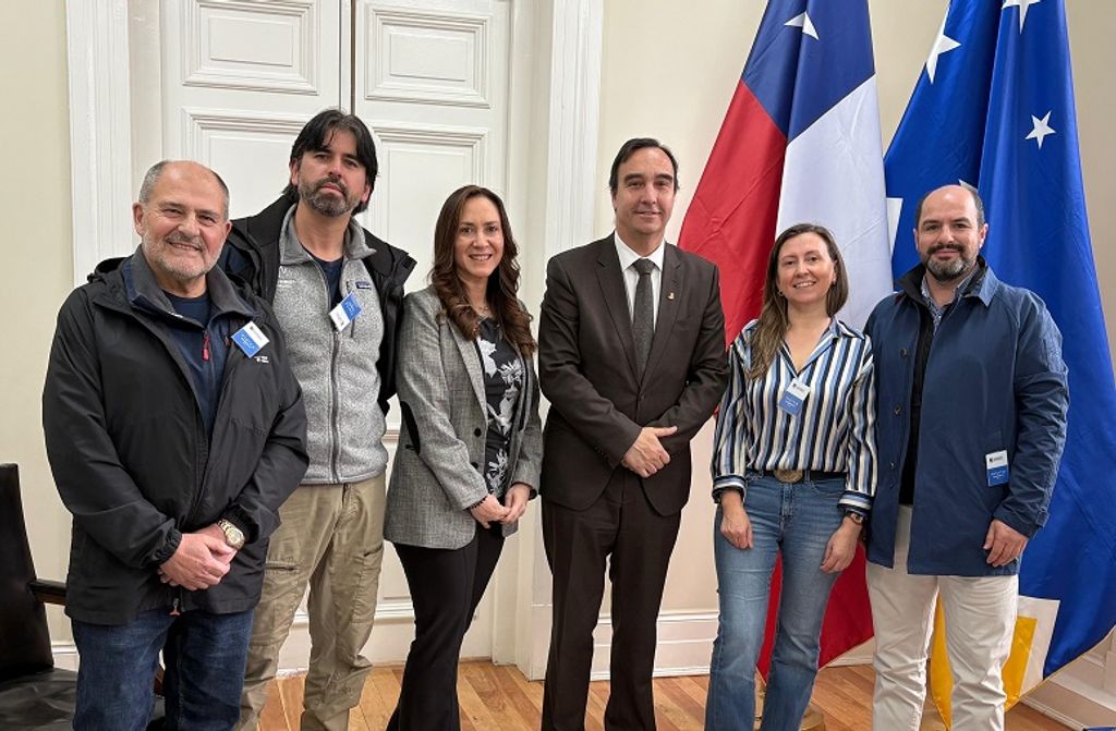 PHOTO-2025-12-12-14-28-18 PHOTO-2025-12-12-14-28-18