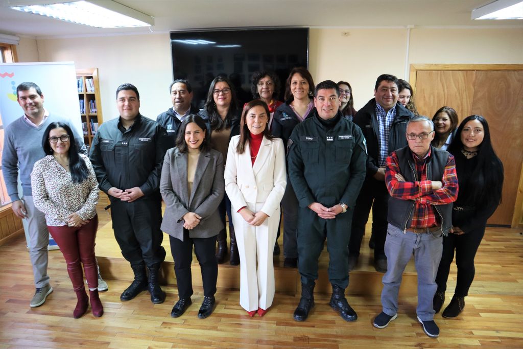 Junto a seremi, concejales y funcionarios Junto a seremi, concejales y funcionarios