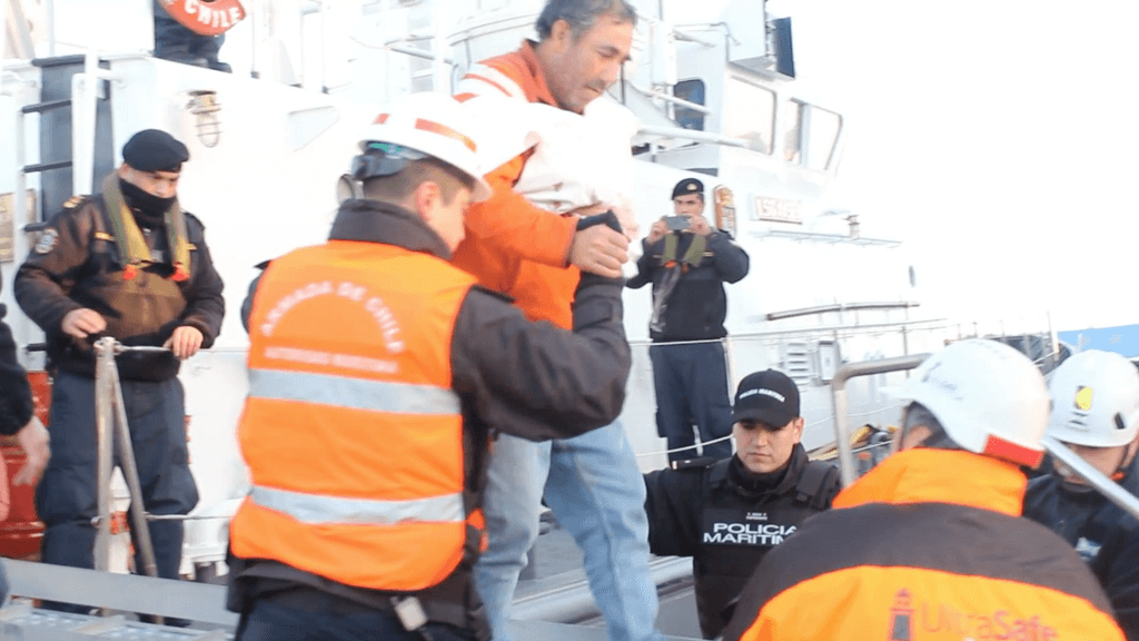 Tripulante Pesquero accidentando desembarcando en Muelle Prat de Punta Arenas Tripulante Pesquero accidentando desembarcando en Muelle Prat de Punta Arenas
