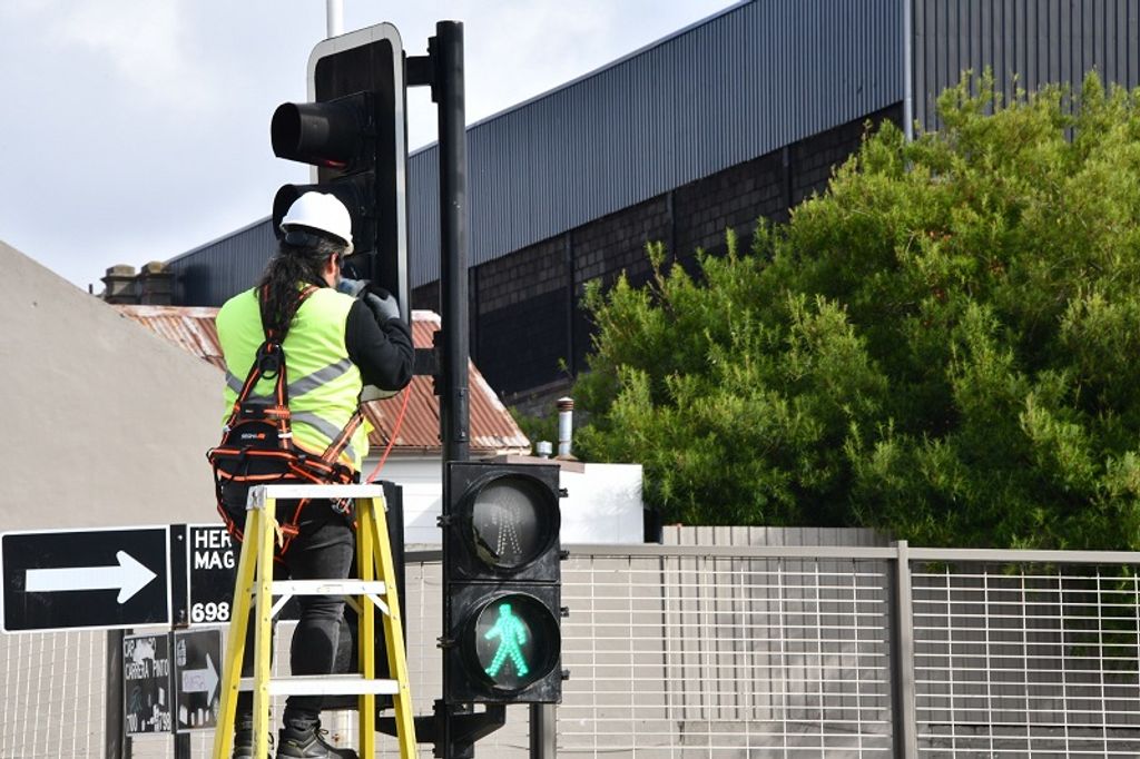 SEMÁFOROS 4 SEMÁFOROS 4