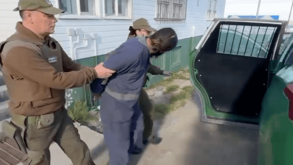 Carabineros de Chile DETIENE EN PORVENIR A PRÓFUGO CON AMPLIO PRONTUARIO EN TIERRA DEL FUEGO Carabineros de Chile DETIENE EN PORVENIR A PRÓFUGO CON AMPLIO PRONTUARIO EN TIERRA DEL FUEGO