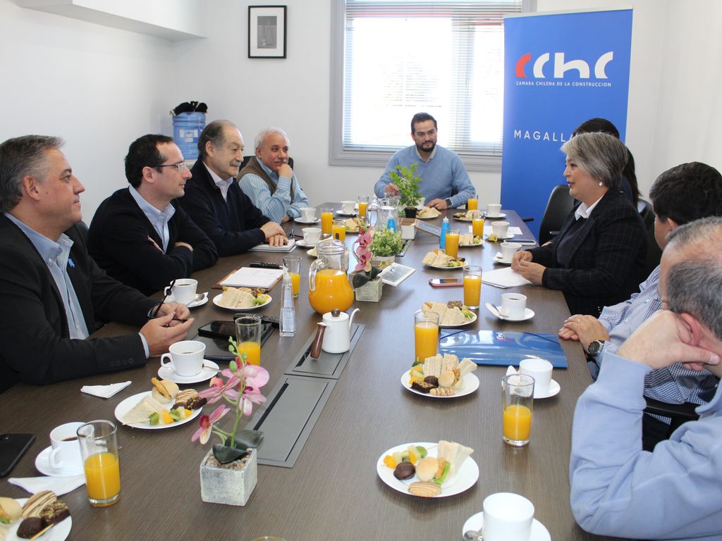 Reunión CChC Magallanes Candidata Jara (9)