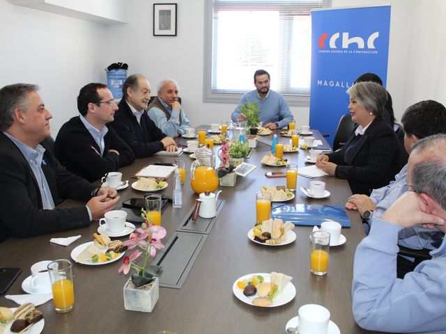 Reunión CChC Magallanes Candidata Jara (9)