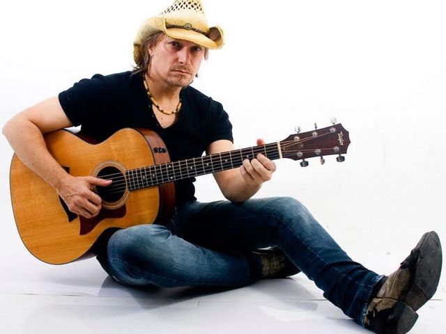 FOTO GABRIEL MARIAN EX RATA BLANCA