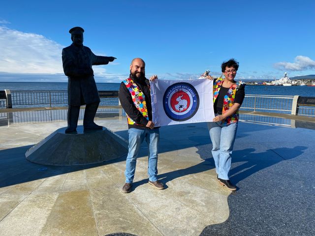 Cesar Almonacid y Barbara Vargas, creadores de los Curioscopicos y emblema de Embajadores Antárticos Cesar Almonacid y Barbara Vargas, creadores de los Curioscopicos y emblema de Embajadores Antárticos