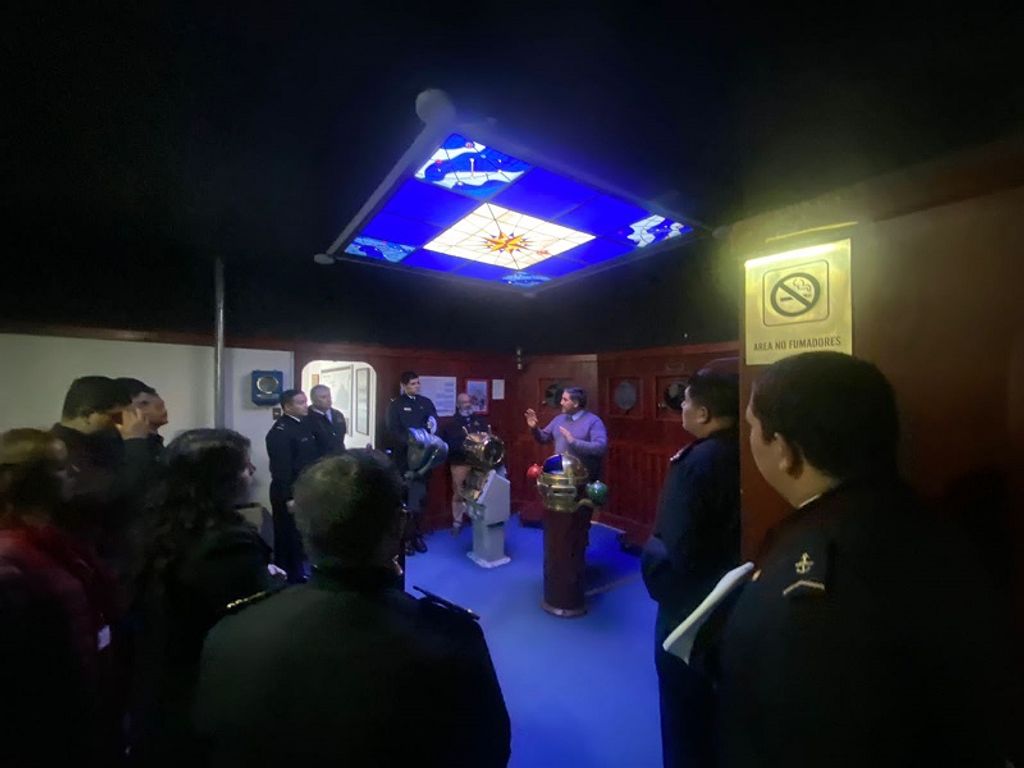 Capuerto Punta Arenas en visita en el museo naval Capuerto Punta Arenas en visita en el museo naval