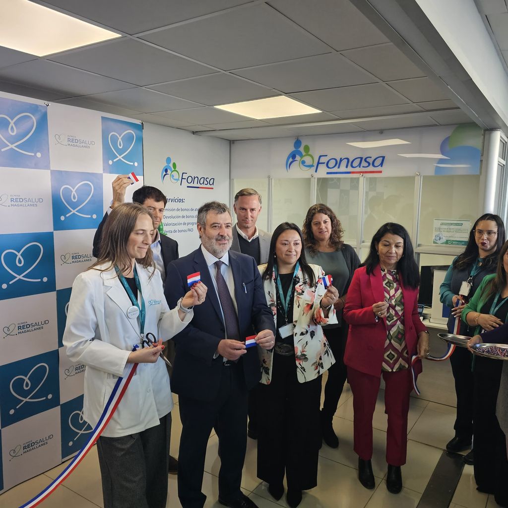 Foto inauguracion pto de venta Fonasa en clinicared salud 9 Foto inauguracion pto de venta Fonasa en clinicared salud 9