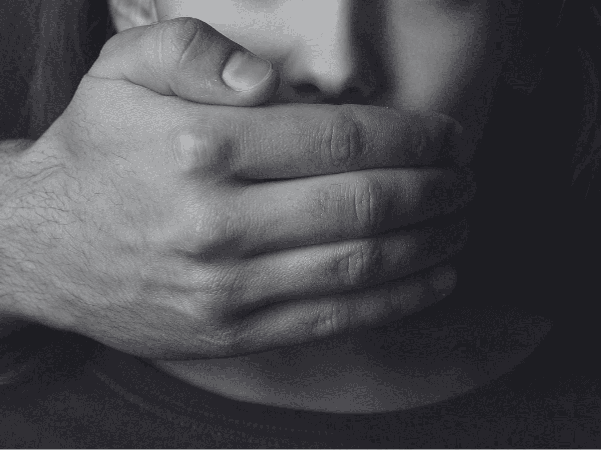 PADRE FUE CONDENADO POR AGREDIR SEXUALMENTE A SU HIJA DESDE LOS 12 AÑOS