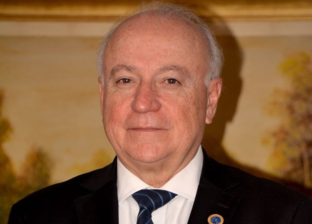 Rector Santiago gonzalez larraín Rector Santiago gonzalez larraín