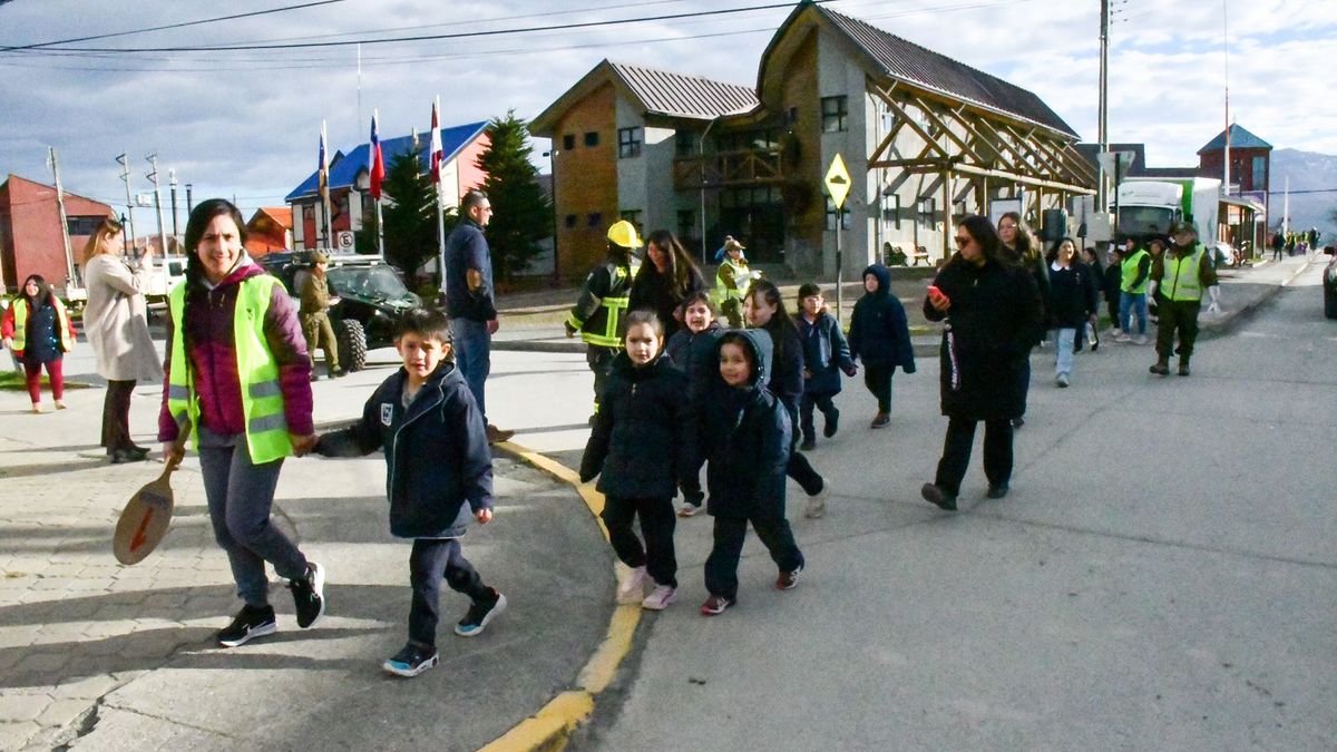 COMUNIDAD DE CABO DE HORNOS PARTICIPA ACTIVAMENTE EN SIMULACRO REGIONAL DE SISMO Y TSUNAMI