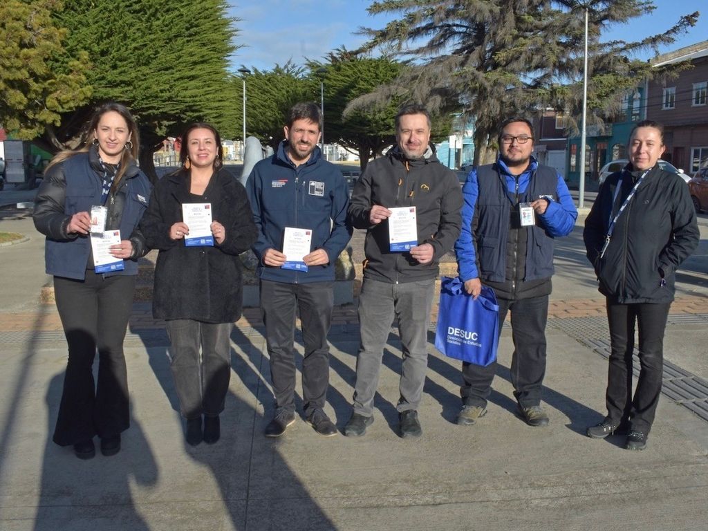 Autoridades con encuestadores DESUC Autoridades con encuestadores DESUC