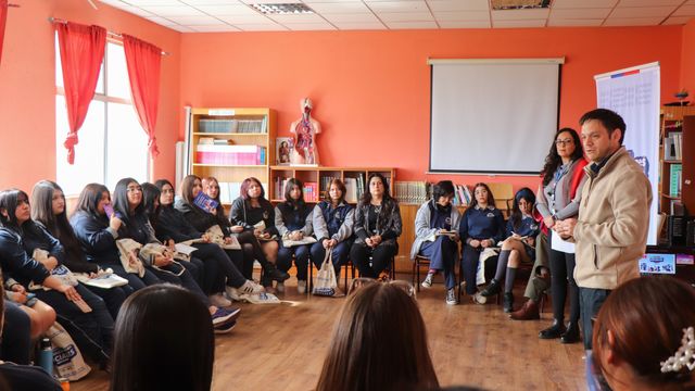 Diálogo en Liceo Luis Cruz Martínez