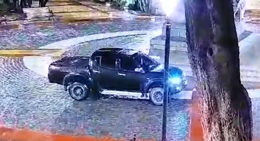 CONDUCTOR EBRIO INGRESA A PLAZA (1) CONDUCTOR EBRIO INGRESA A PLAZA (1)