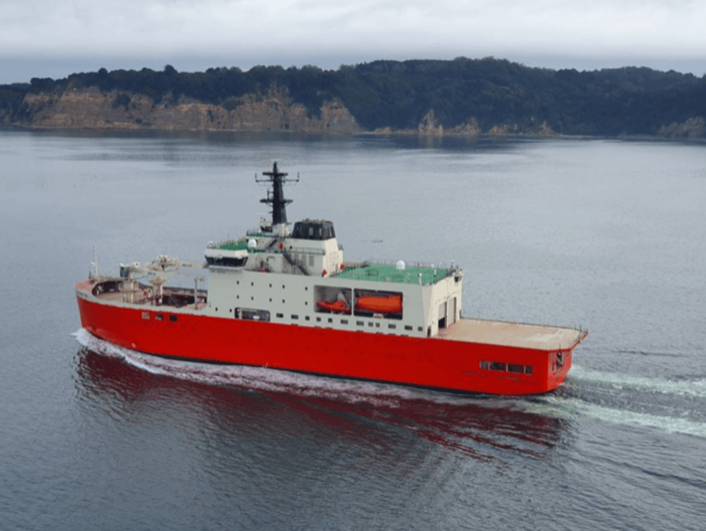 Rompehielos _Almirante Viel_ navegando con dirección a Magallanes (1) Rompehielos _Almirante Viel_ navegando con dirección a Magallanes (1)