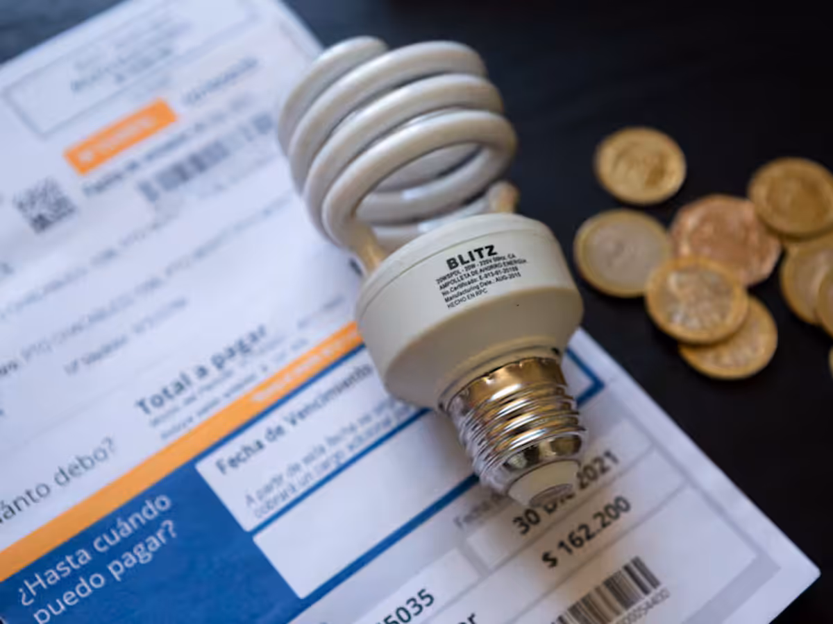 GOLPE AL BOLSILLO EN CHILE: COMISIÓN NACIONAL DE ENERGÍA CONFIRMA QUE CUENTAS DE LA LUZ SUBIRÁN EN JULIO
