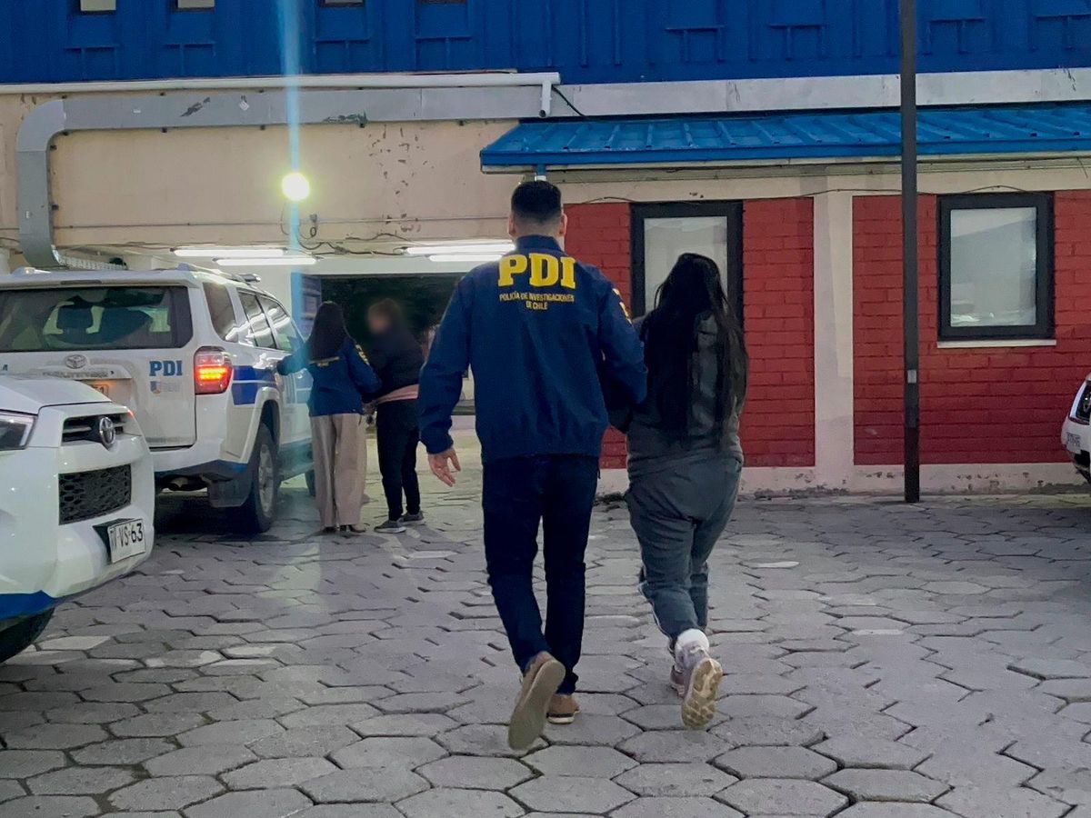 PDI DETIENE A TRES MUJERES POR ROBO CON VIOLENCIA OCURRIDO EL AÑO ...