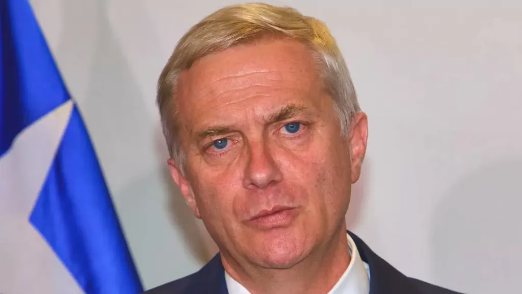 no-vale-la-pena__-kast-evita-polemizar-con-dichos-de-boric-respecto-de-lideres-_serviles_-con-trump no-vale-la-pena__-kast-evita-polemizar-con-dichos-de-boric-respecto-de-lideres-_serviles_-con-trump