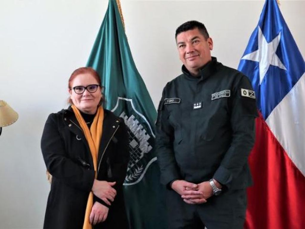 DEFENSORA REGIONAL PRESENTÓ SALUDO PROTOCOLAR A DIRECTOR DE GENDARMERÍA DEFENSORA REGIONAL PRESENTÓ SALUDO PROTOCOLAR A DIRECTOR DE GENDARMERÍA