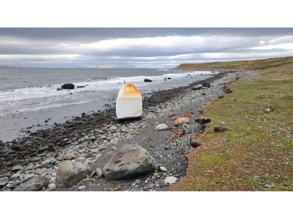 SERNAPESCA NOTIFICA EMPRESAS ACUÍCOLAS POR CONTAMINACIÓN DE PLAYA EN ISLA RIESCO