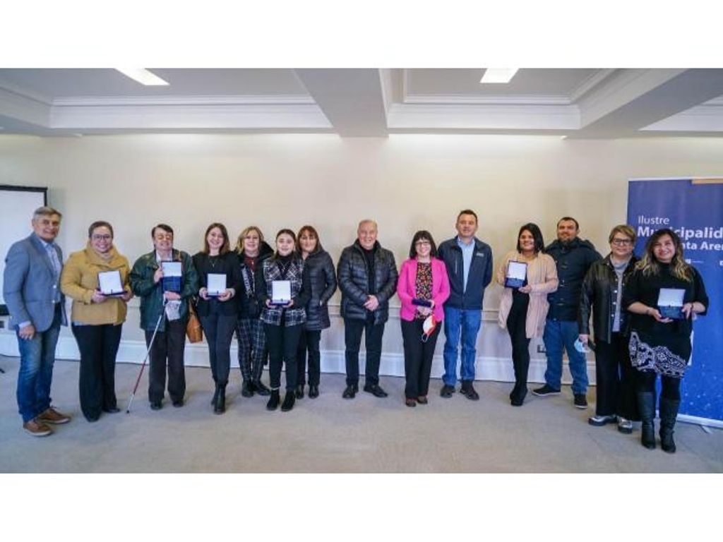 MUNICIPIO PREMIÓ A GANADORAS DEL CONCURSO LITERARIO «UNA MUJER, UNA HISTORIA» MUNICIPIO PREMIÓ A GANADORAS DEL CONCURSO LITERARIO «UNA MUJER, UNA HISTORIA»