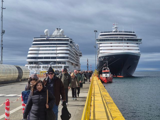 Recalada Crucero Oosterdam Muelle Prat - Enero 2026 (2) Recalada Crucero Oosterdam Muelle Prat - Enero 2026 (2)