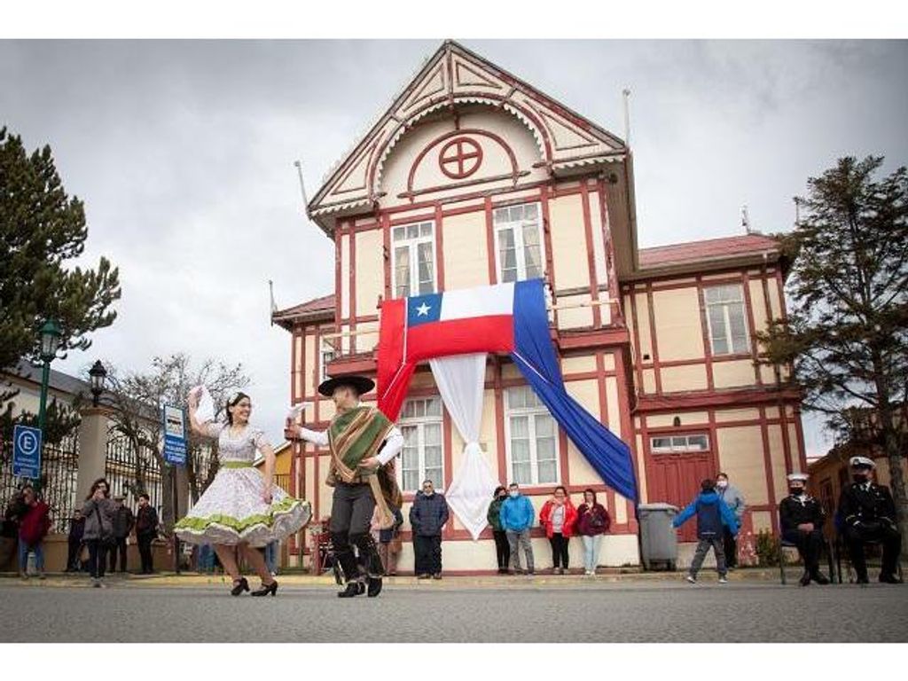 GRUPOS FOLCLÓRICOS DE NATALES Y PUNTA ARENAS ANIMARON “LAS 100 CUECAS DE ÚLTIMA ESPERANZA” GRUPOS FOLCLÓRICOS DE NATALES Y PUNTA ARENAS ANIMARON “LAS 100 CUECAS DE ÚLTIMA ESPERANZA”