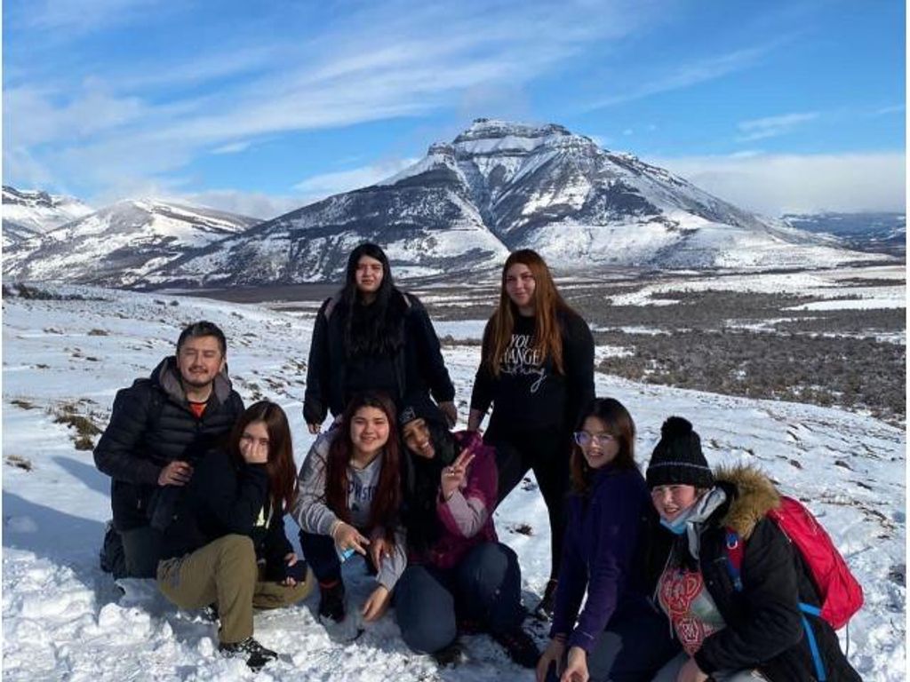 ESTUDIANTES DE LA CARRERA DE TURISMO DEL LICEO LUIS CRUZ MARTÍNEZ INAUGURARON RED DE SENDEROS DE LA PATAGONIA