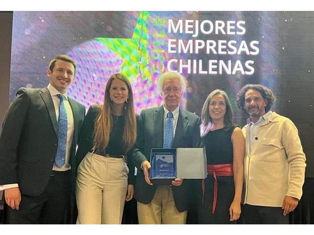 ANTARCTICA21 ES RECONOCIDA ENTRE LAS MEJORES EMPRESAS CHILENAS ANTARCTICA21 ES RECONOCIDA ENTRE LAS MEJORES EMPRESAS CHILENAS