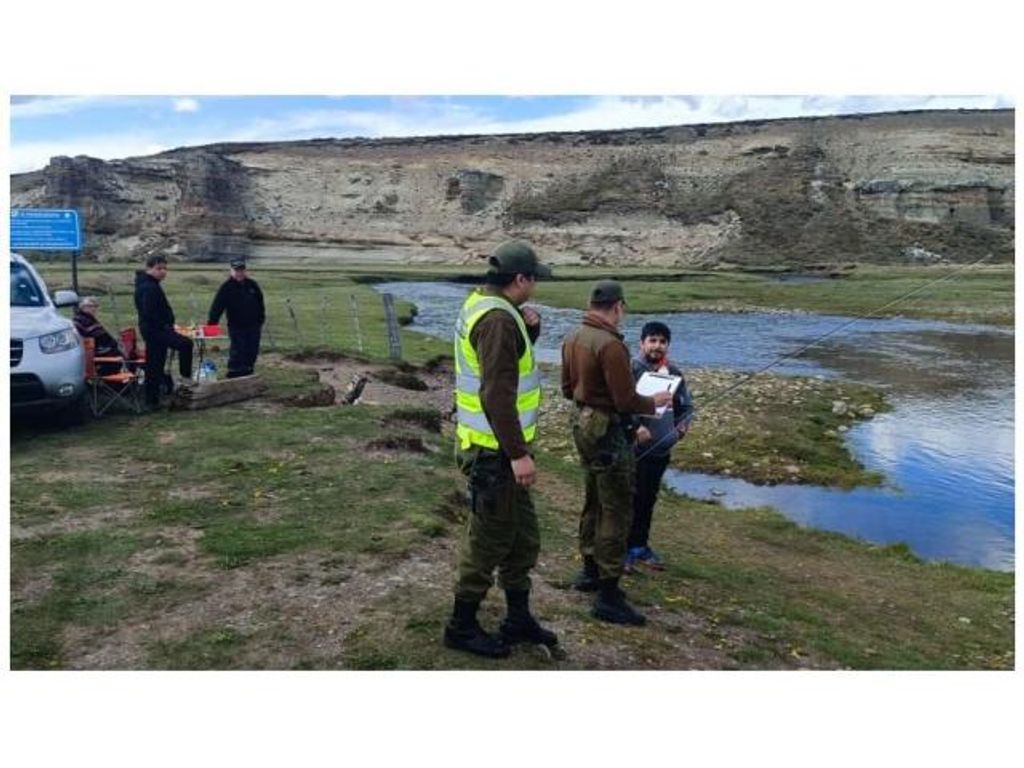 CARABINEROS FISCALIZA LICENCIAS DE PESCA