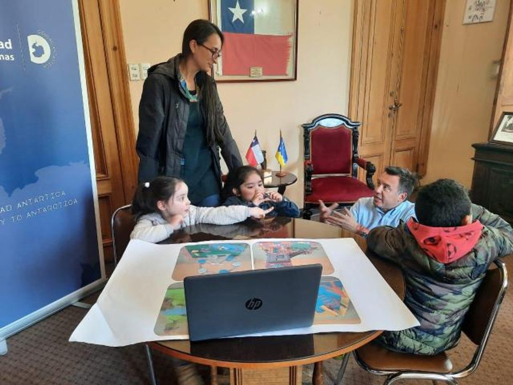 NIÑAS Y NIÑOS DEL JARDÍN «VIENTOS DEL SUR» MUESTRAN CÓMO IMAGINAN PUNTA ARENAS EN EL FUTURO NIÑAS Y NIÑOS DEL JARDÍN «VIENTOS DEL SUR» MUESTRAN CÓMO IMAGINAN PUNTA ARENAS EN EL FUTURO