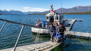por orden del fiscal jefe de Puerto Natales el cuerpo fue trasladado a Puerto Edén por orden del fiscal jefe de Puerto Natales el cuerpo fue trasladado a Puerto Edén