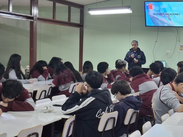 CHARLA LICEO NATALES 2 CHARLA LICEO NATALES 2