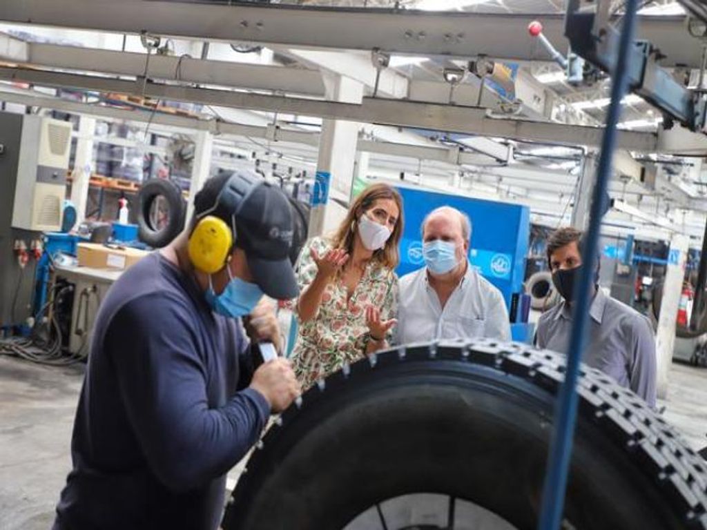 MINISTRA SCHMIDT INFORMA EL INICIO DE LA LEY DE RECICLAJE EN CHILE CON AMBICIOSAS METAS PARA LOS NEUMÁTICOS MINISTRA SCHMIDT INFORMA EL INICIO DE LA LEY DE RECICLAJE EN CHILE CON AMBICIOSAS METAS PARA LOS NEUMÁTICOS