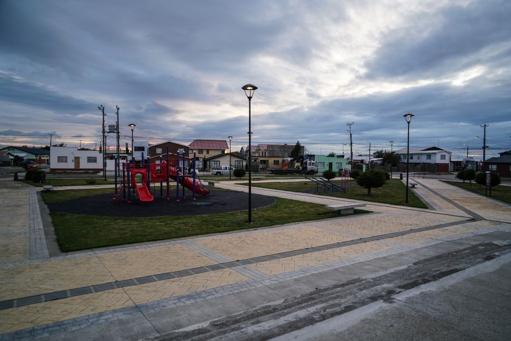 Recambio de postes y luminarias (2) Recambio de postes y luminarias (2)