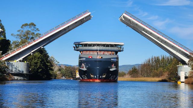 Magellan Discoverer Puente Cau Cau 1 19-04-2026 Magellan Discoverer Puente Cau Cau 1 19-04-2026