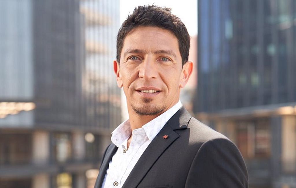 Víctor Paredes1 Víctor Paredes1